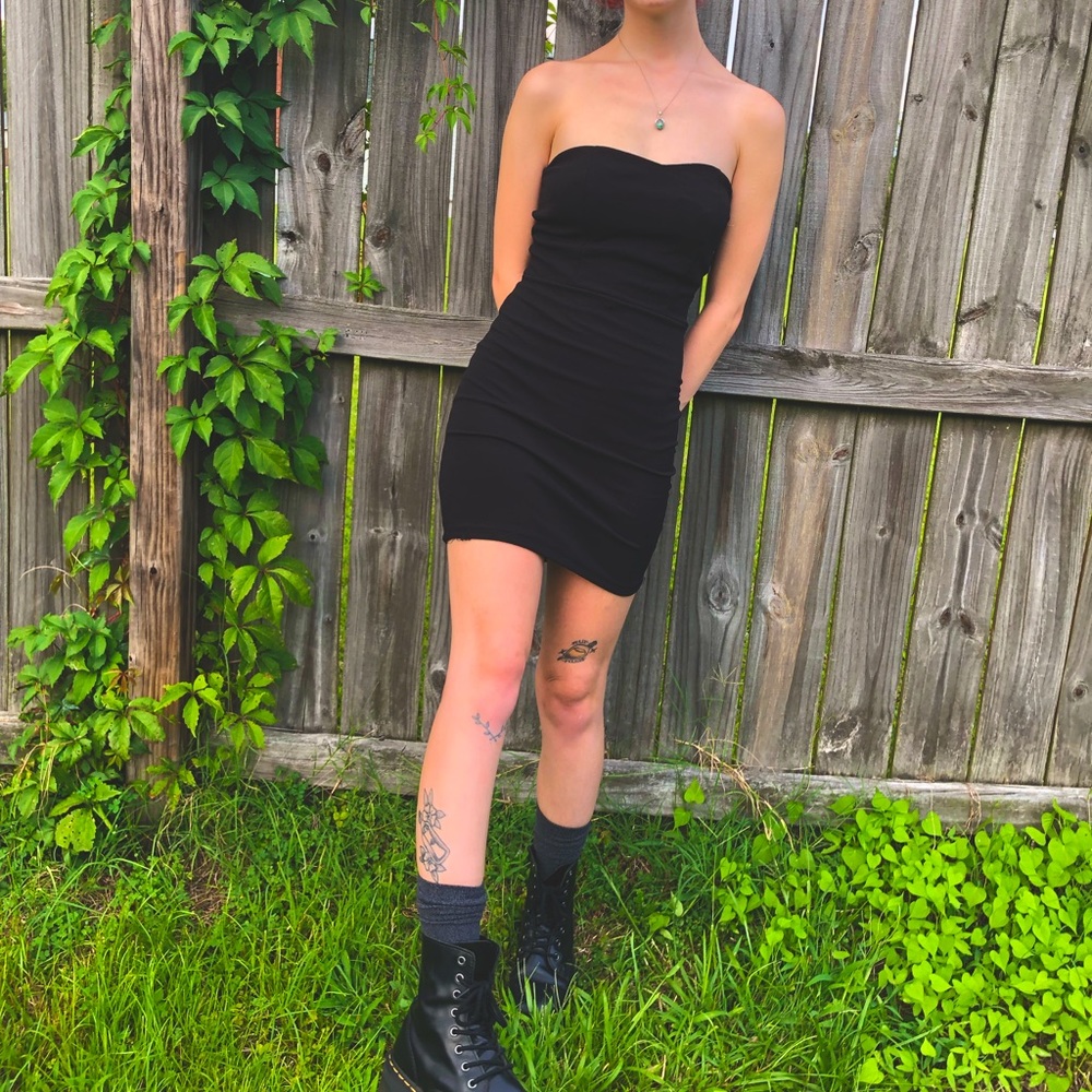 Lil Black Dress
✿sweetheart neckline